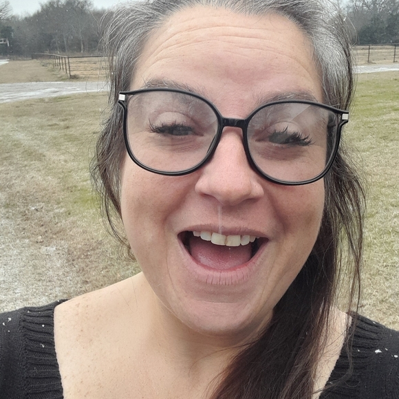 Meet your Posher, Alicia - Picture 2 of 4